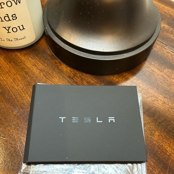 Tesla Bi-Fold Wallet Key Card Case/Protector - Picture 3 of 5